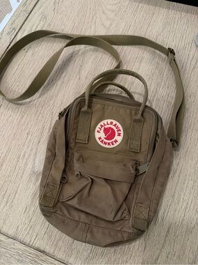 Fjällräven Kånken Sling Crossbody Bag Taupe Brown